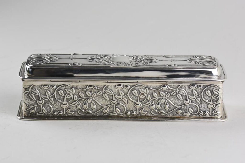 English Silver box by William Hutton