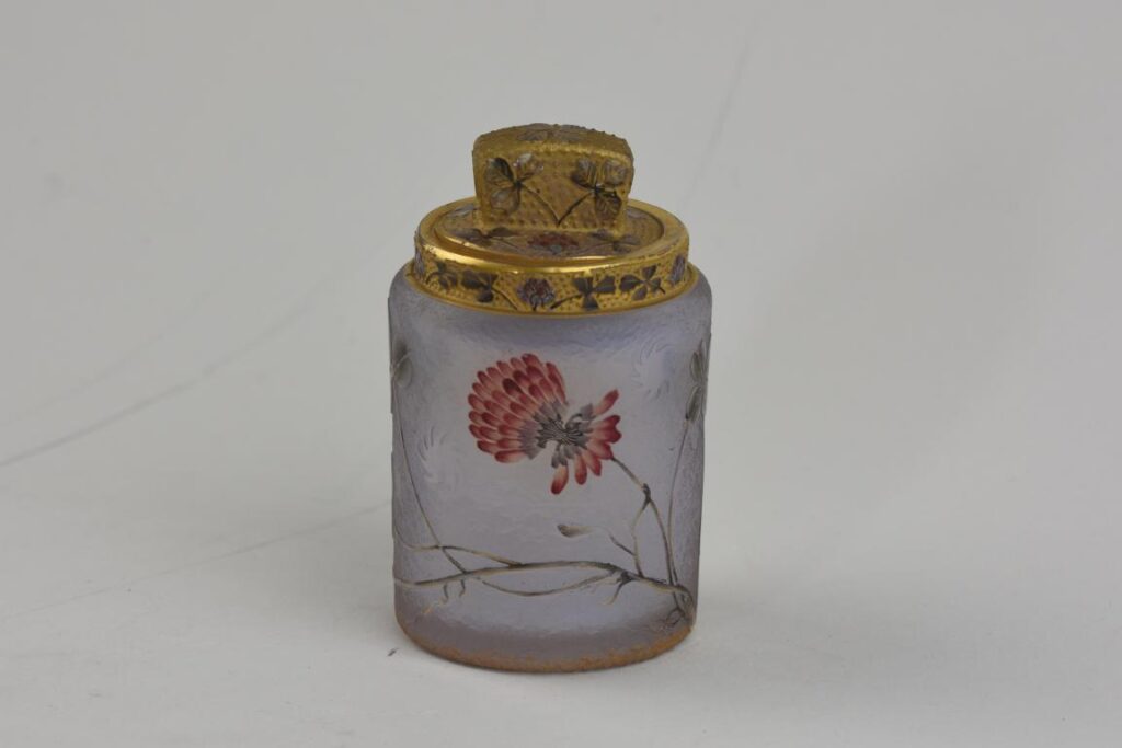 Art Nouveau french flacon a sels by Daum